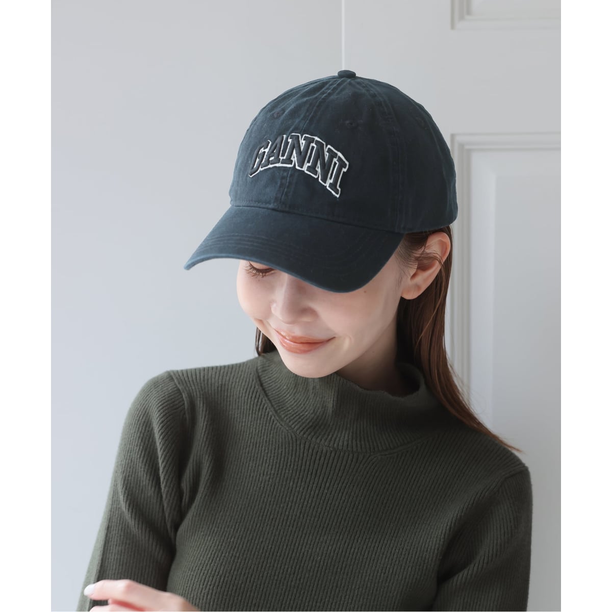 新宿・WEB限定》GANNI / ガニー Washed Cotton Canvas Cap Emb | ユー