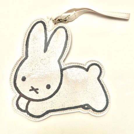 ミッフィー Miffy うさぎシリーズ パスケース Wh 定期入れ ホワイト パーフェクト ワールド トーキョー Perfect World Tokyo 6276 Dbm 463 ファッション通販 マルイウェブチャネル