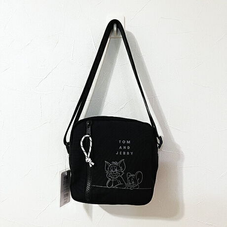 [^:2150-tj1422-bk]XNGA^킢RpNgȃTCỸV_[obOłX}z~jTCỸybg{gȂǂ̏TCYOʁEwʂƂɃt@Xi[|PbgtB̃pR[hANZgɂȂĂăJWAȕ͋CɃsb^V_[͒̒߂\ŕЎ莝猨|A΂ߊ|܂ōDȃX^CŎ܂IJ[WĴ߃jZbNXŎgpłACeeqJbvłŎĂyV_[TCYF1200mmzyîm点z̏i͉i{Ă܂B͂鏤iɂĂ^Oȉꍇ܂ݕ\ĂTCg\i̔ił\߂܂悤肢\グ܂ 