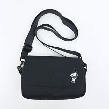 パーフェクト・ワールド・トーキョー(Perfect World Tokyo)のスヌーピー カメラショルダーバッグ (ブラック) トラベル SNOOPY