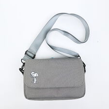 パーフェクト・ワールド・トーキョー(Perfect World Tokyo)のスヌーピー カメラショルダーバッグ (ライトグレー) トラベル SNOOPY