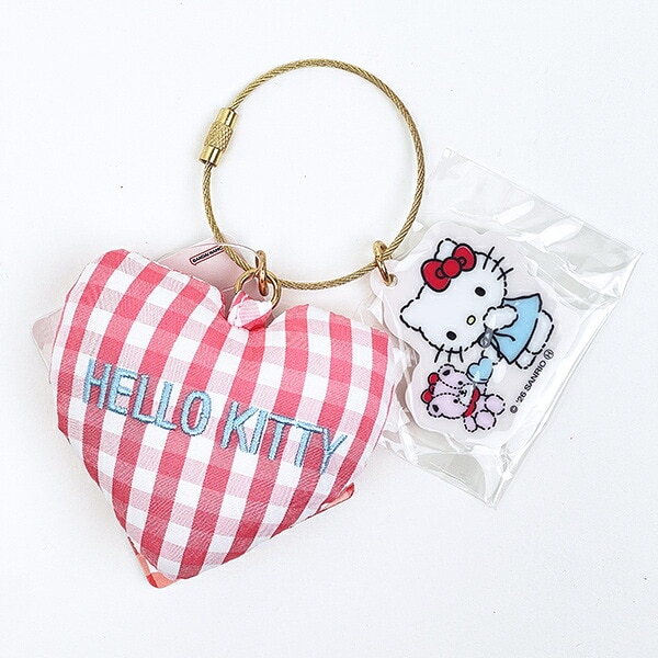 【希少】イギリス限定品　Hello Kitty キーホルダー ハートチャーム サンリオ ハローキティ クッションキーチャーム レッド キーホルダー