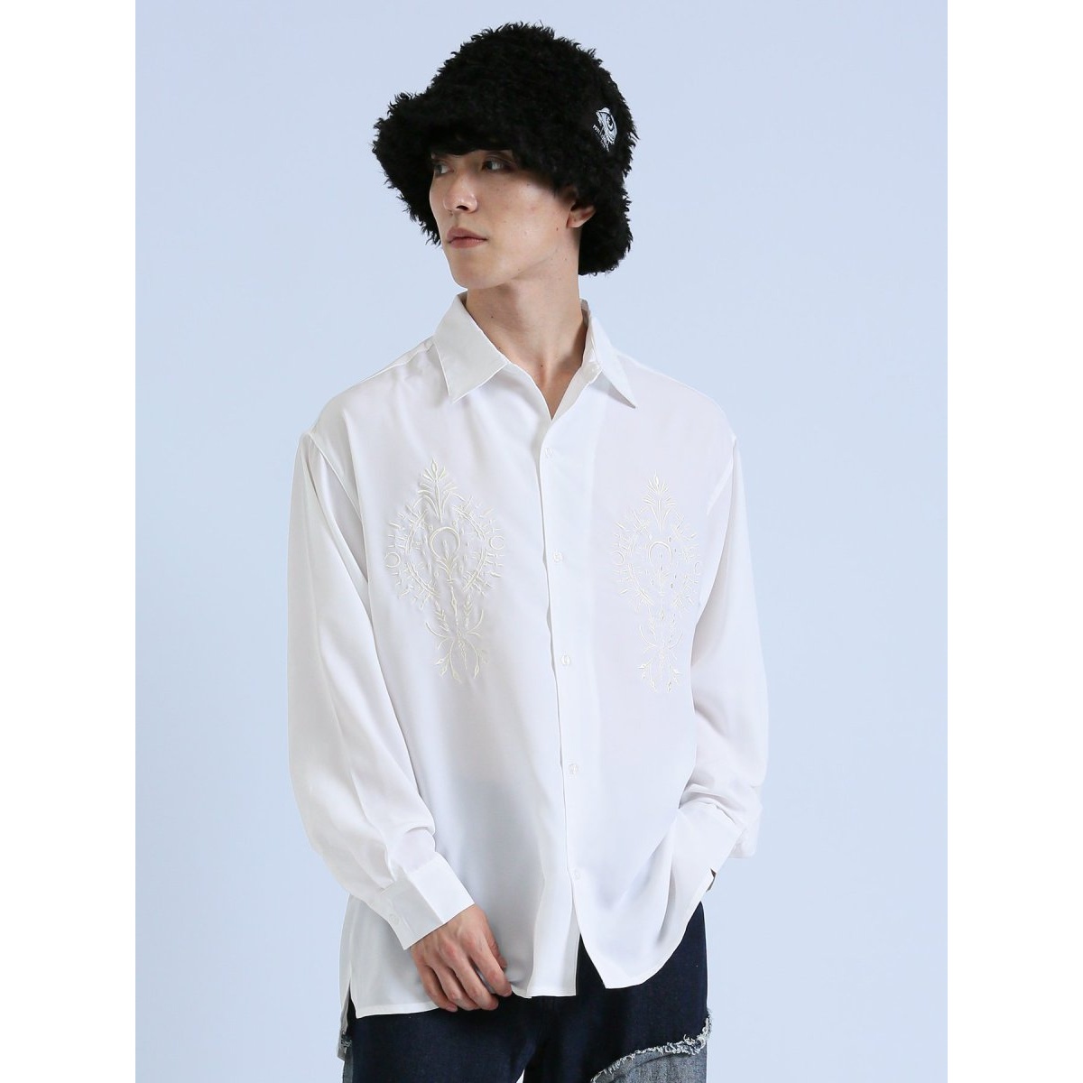 セマンティックデザイン とろみ刺繍 レギュラーカラー長袖シャツ