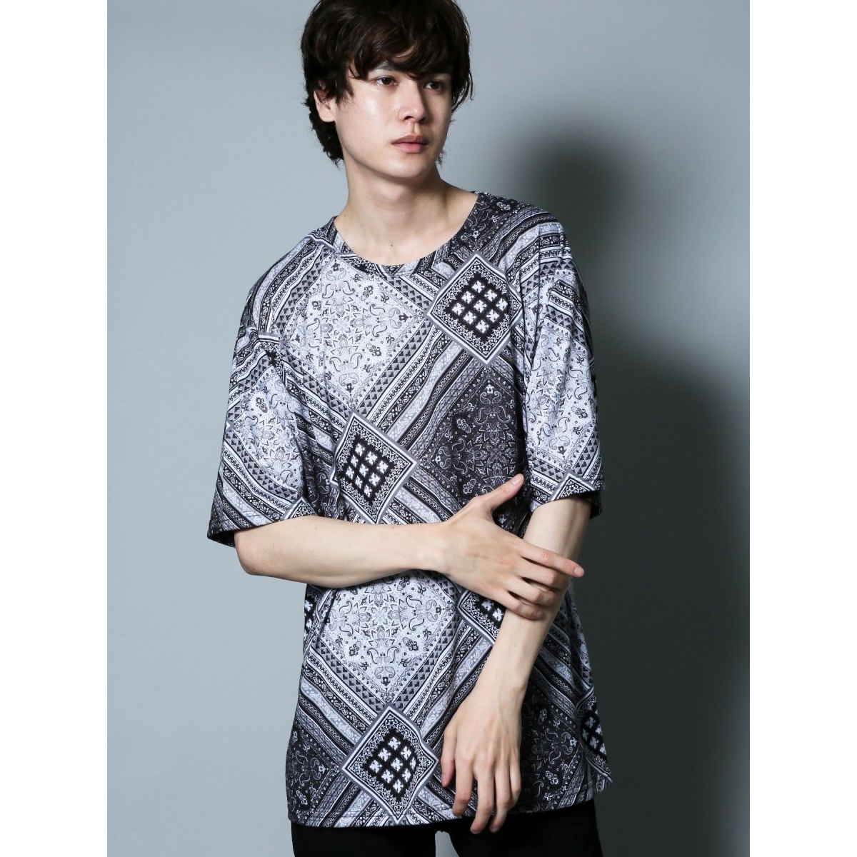 ペイズリー柄 クルーネック半袖Tシャツ セマンティックデザイン 贅沢 62％以上節約