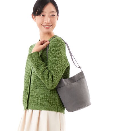 [^:E7164] ےfUCIȃVvȃV_[obOB  ԂȃTCYȂ̕Ki[łAOɃ|PbgĂ̂Őڂł܂B  yʂŎg₷Aig炨o܂ŕLV[Ŋ􂷂ACełB     EA4Ήi22~31cm)F~  Ezi10~20cmjFZ  Eybg{gi500mljF~  Eybg{gci500mljFZ         O|Pbg~2  |Pbg~1 