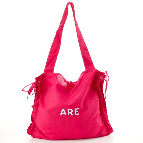 [^:E7170] ƂlƏ_炩ȃRbgMIXñV_[obOB  TCh̃MU[{̂܂ܗ茋Ń{ɂA肾łȂobO{̂̃VGbg̃AW\B  A4TCYTCYŁAfC[Ɋ􂵂ĂACełB     EA4Ήi22~31cm)FZ  Ezi10~20cmjFZ  Eybg{gi500mljFZ  Eybg{gci500mljFZ     |Pbg~1   