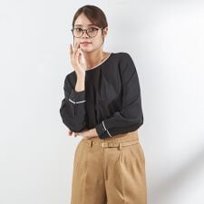 スーツセレクト(SUIT SELECT)の【長袖】洗えるタックプルオーバー ブラウス ブラック バイカラー ストレッチ UV加工