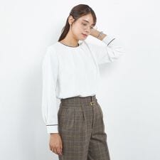 スーツセレクト(SUIT SELECT)の【長袖】洗えるタックプルオーバー ブラウス ホワイト バイカラー ストレッチ UV加工