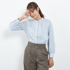 スーツセレクト(SUIT SELECT)の【長袖】洗えるバンドカラ―ブラウス ブルー ストレッチ