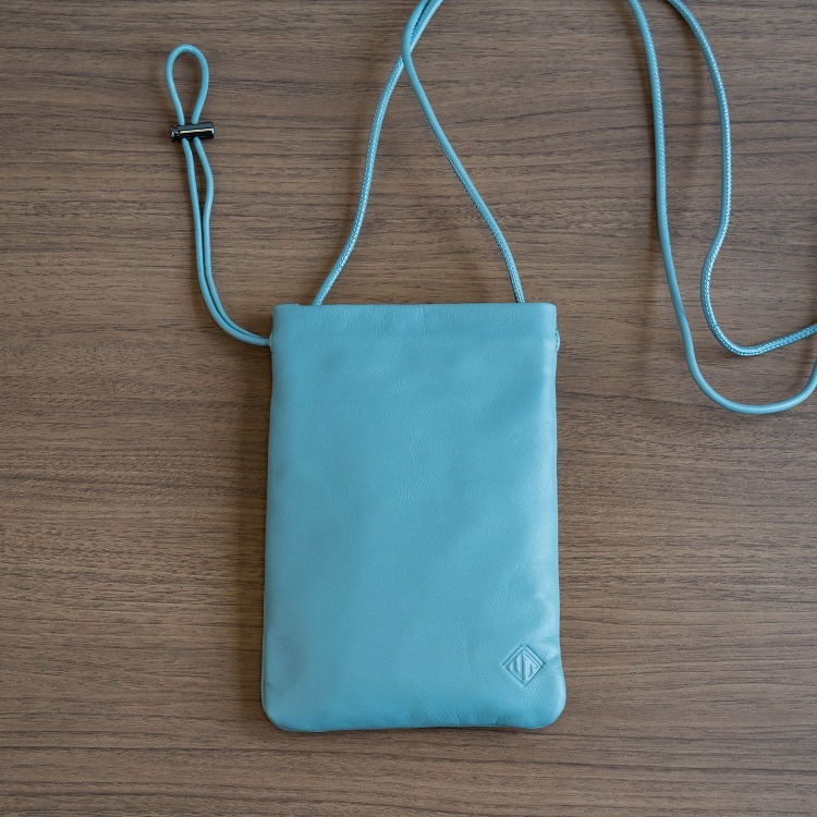 ショルダーバッグ サコッシュ 牛革 ultima TOKYO アイオ 11981