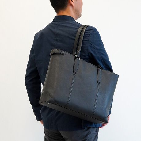 [^:70132]Y̝U[ґɎgpAMADE IN JAPAN̏㎿ȃg[gobOBrWlXJWA܂ŕLV[ɑΉB4TCYΉŁA@\Ɣ˔iłB H{Y{vgp㎿ȍYU[ɝH{ĂAJ̓łSĂg܂B 14C`m[gPC[\rWlXc[̎^тɕ֗PCX[uBNbVĂ邽߁Am[gp\R^ubgƕی삵܂B14.0C`Ql[TCYFW33~H24~D2.5cm 芴̂鎩\etobO̒ʂɂ͒eAủh~B₷\ŁAdԂ̒ItBXłX}[gɎgpł܂B o[eNg|PbgڍRہERECX@\o[eNgfނ̃|PbgɔzuB}XN⏜ۃV[gȂǉqpi̎[ɍœKłB ₷|PbgzX}[gtHAȂǂ̏𕪂Ď[ł|Pbg𕡐ĂAobO̒U炩ɂAɎo܂B