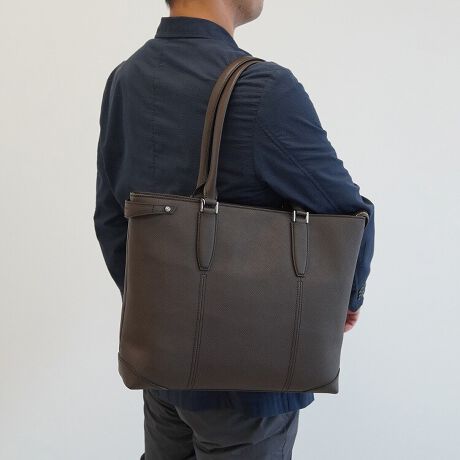 [^:70135]Y̝U[gpMADE IN JAPAN ̃g[gobOBlCrWlXV[Yu@[WvɁAҖ]A4Ήg[gVoB㎿ȍY̌^U[gpAdグɂ͝H{Ă܂B{̑fލYXeAU[i^{HjɂA≘ɂp̍U[B14.0C`m[gPC[ΉrWlXɕK{PCX}[gɎ^ׂ܂B14.0C`Ql[@FW33~H24~D2.5cmA4t@C[ނ⎑̎^тɂΉBA4t@CQl[@F31.3~23.1cm|PbgX}zpXP[XȂǁApɂɏoꂷו̎[ɕ֗Bo[eNg|PbgijRہERECXHς݂̈Sfނ̗pBqʂɂzĂ܂BI[KiCU[|Pbg̐₷Ag蔲QBnhւ̕SyAYɂ݌vBԂ̈ړKłB