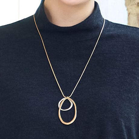 [^ԁF21145506]iЉňۓIɗhT[N`[t̃lbNX召قȂJ[̃T[N`[td˂lbNXBؚȃ`[tȂ݊AR[fBl[g̃|CgɂȂĂ{łB؂ڂ̂Ȃۂ`Auivur؂邱Ƃ̂ȂKvӖT[N`[tBVvȃfBeB[ŗsNɍEȂ̂͂łByfg175cmz͈ꕔX܂ƃICVbv̌菤iłR[fBl[gytSnŃfC[犈ԈႢȂ̃lbNXBVvȃgbvXɍ킹邾Őꂽۂ^Ă܂BR[fBl[g̎dグɐꂽlbNXłBRZvglXȃV[ɍ킹ăZNgłg[^R[fBl[guhBANeBuȃCtX^CyނkTCY~ZXɁAGKg{ȃX^COĂ܂BBeɂ̓ŐFČꍇ܂Bi摜̓Tv̂߁AFTCYAvgʒuAdlȂǂɕύXꍇ܂B戵\mF̏Ap肢܂B