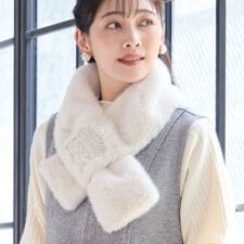 【洗える・別注・大きいサイズ】刺繍入りフェイクファーマフラー