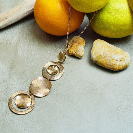 [^ԁF73142501]召4̃T[Ngݍ킹lbNX򊴂̂S[hEVo[̓FWJBȂ̃ANZgɂȂlbNXłBVvȒɃ_ȈۂvXĂACełBR[fBlCgVvȃjbgɗǂAOlbNXB悢߂ŒȂɉ؂₩ƃ_ȃ[hvXĂ܂BV[Y킸킹ACeƂďd󂵂łˁBAr[eBGNySEMTCYzꂽl̃t@bVyށAANeBuŖ͂鏗̂߂̃uhB STCYx[XɁuSnvuVGbgvɂRe|[ȃRNVB NXȕ͋CoS[MTCYĂ܂B Beɂ@̓ŐFČꍇ܂B f摜̓TvgpĂ邽߁AFTCYEvgʒuEdlȂǂɕύXꍇ܂B ܂BMTCY͈ꕔiɂēWJ@ICVbvƈꕔX܂݂̂̌菤iƂȂĂ܂