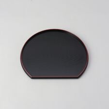 212キッチンストア(212 KITCHEN STORE)の9.5木目半月盆 黒渕朱