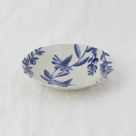 [^ԁFN7866699]ĥłPuԁB ̂͂Ȃ̂ɐSɂЂт{̖͂A i`ȃ^b`ŕ`oĂ܂BŜɕ`ꂽt̉ԂfUĆA̐H؂₩ȉoɂ܂B22cmM͐[Ƃ̂ŁApX^̑AJ[V`[Ȃǂ̎ύݗɂg₷߂łB{^jJV[Y͂ƂĂyAd˂Ăoɂ܂肪ǂ̂ŁAIɂ܂ۂ֗łBy舵@zH/@:ZdqW:ZI[u:~ΉM:~ϔM/ϗ≷x:~̑:--yȐidlzd:32gƖ̊֌WɂAۂFČꍇ܂B܂Ap\REX}[gtHȂǂ̊ɂA኱iƉ摜̃J[قȂꍇ܂B