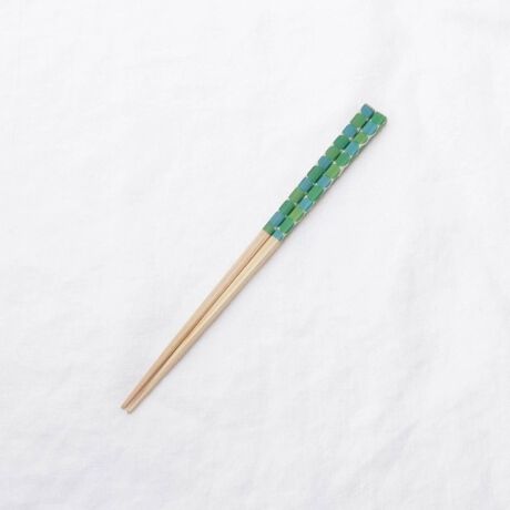 [^ԁFN7865461]ihanaiCnij͕́uዷhv̐Z@ōꂽAH@Ή̔V[YłBɔz؍ނgpĂTXeBiuȂŁAƖڂFƃfUCƌyĎ₷̂|CgłBtBhŁuf炵vƂӖihanaBقږHg炱A邾ŃNNfUCƂꂵIihanâ̓|bvȂfUCȂ̂ŁAfReBuɂȂ肷ɐH傤ǗǂʂĂ܂Bu茳ɑf炵̂vȑzƎRւ̃XyNgl܂ihanaV[YłB䐙̖؂̕悤Awʂ͖ؖڂfUCɂȂĂ܂BLatakkoi^bRjcuJオ̐܂ɔ˂؁X̗ v`[tɂĂ܂y舵@zH/@:dqW:~I[u:~ΉM:--ϔM/ϗ≷x:--̑:--yȐidlzd:15gS:22.5cmƖ̊֌WɂAۂFČꍇ܂B܂Ap\REX}[gtHȂǂ̊ɂA኱iƉ摜̃J[قȂꍇ܂B