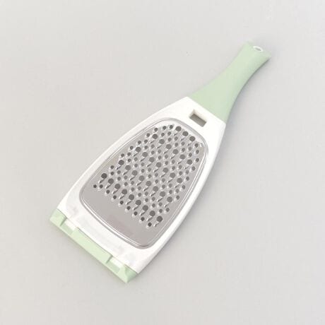 [^ԁFN7869774]uԃT_Î̂̒ԃT_낵j[A܂Ig킸ɍא؂肪łLb`ACȅ펯ςxXgZ[uT_낵vǂdˁA낵₷Q́uT_낵CgvɂȂĐVoBE2WAYu[hFe߁ׂ߂̃u[hŊO͂ӂA̓VbLH̗z̍א؂Beځi6mmjAׂځi4mmj̊ێt^u[hŗɍ킹čא؂̑gł܂BeڂuߕɁAׂڂ̓T_EȂ܂ELbg؂Ȃǂɗɍ킹Ă낵ʂIтBEiu[h݌vF̔zǂŃXgXt[Ȃ낵SnɁBu[h[̃tbgʂ𑝂₷ƂŖ؂̊肪iiɗǂȂA]ȗ͂ȂĂHނďォ牺ւ肨낷ƂЂȂX[YɁB`[Y`R[gA񂲁A̔Ȃǂ̐Hނɂ߁BlXȐHނɎgė̃oGeBL܂By舵@zH@/@:~dqW:~I[u:~ΉM:--ϔM/ϗ≷x:--̑:--yȐidlzd:122gƖ̊֌WɂAۂFČꍇ܂B܂Ap\REX}[gtHȂǂ̊ɂA኱iƉ摜̃J[قȂꍇ܂B