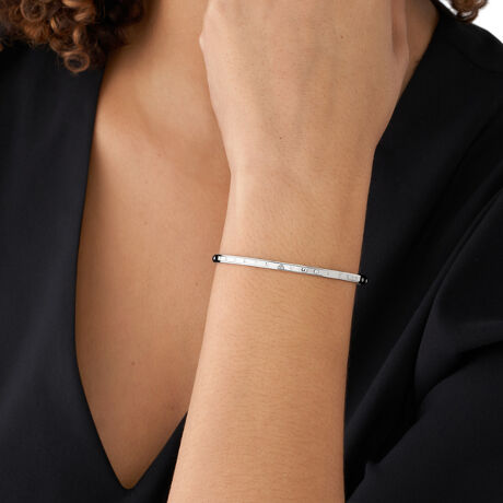 Emporio ArmanĩJtuXbgBX^[OVo[ƃzCgL[rbNWRjAłBRNVFEssentialfށFX^[OVo[J[FVo[g[dグFoA: Kiۏ؁F1Nԁy EMPORIO ARMANI ɂ z1981NɃC^AA~mŒauhBfUCi[̓WWIEA}[jBSnƎRȔz؂ɂȂAsIŐꂽACe̐XĂĂ܂BC^AŃG|IƂ́ûɓ傫ȎsvƂӖB̖̂ƂAG|I A}[jł̓YAEBY̗mA͂Av⍁AA_[EFAAX|[cEFAȂǕLACeWJĂ܂B< mF >pbP[W͎ۂ̉摜ƈقȂꍇ܂BOɂ́AAɃLY≚݂ꍇ܂B炩߂Bp̃j^[Ɩ̉eɂAۂ̏iƐFقȂČꍇ܂B[i͕ۏ؏̑ƂȂ܂̂ŁA؂ɕۊǂĂ܂悤肢܂Bi^OɋLڂĂ鉿iɂ܂āAî݂̂Ăꍇ܂BɂAiɕ\Ă鉿iƈقȂ^OtĂꍇ܂A̔i͂ɉʂɕ\ꂽiƂȂ܂B܂悤A肢\グ܂B