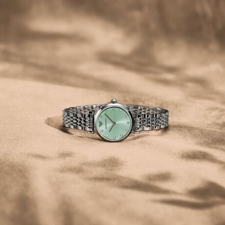 28mmãP[Xɓj[ug𓋍ڂAEmporio ArmanĩXeXX`[EHb`BO[̃TC_CɁAȃNX^̃CfbNXƃXeXX`[uXbggݍ킹܂BP[XTCYF28 MMOF12 MMhF 3C[ugFNH[c/j\FAiOA: Kiۏ؁F2Nԁy EMPORIO ARMANI ɂ z1981NɃC^AA~mŒauhBfUCi[̓WWIEA}[jBSnƎRȔz؂ɂȂAsIŐꂽACe̐XĂĂ܂BC^AŃG|IƂ́ûɓ傫ȎsvƂӖB̖̂ƂAG|I A}[jł̓YAEBY̗mA͂Av⍁AA_[EFAAX|[cEFAȂǕLACeWJĂ܂B< NI[ci̓drɂ >グɎvɃZbgĂdŕAmFp̃j^[drłBoבO̕ۊǊԒɂdr͏ՂĂAw_œdr؂Ăꍇ܂BȂAdr؂͕ۏ؂̑ΏۊOƂȂ܂̂ŁA炩߂B< mF >pbP[W͎ۂ̉摜ƈقȂꍇ܂BOɂ́AAɃLY≚݂ꍇ܂B炩߂Bp̃j^[Ɩ̉eɂAۂ̏iƐFقȂČꍇ܂B[i͕ۏ؏̑ƂȂ܂̂ŁA؂ɕۊǂĂ܂悤肢܂Bi^OɋLڂĂ鉿iɂ܂āAî݂̂Ăꍇ܂BɂAiɕ\Ă鉿iƈقȂ^OtĂꍇ܂A̔i͂ɉʂɕ\ꂽiƂȂ܂B܂悤A肢\グ܂B