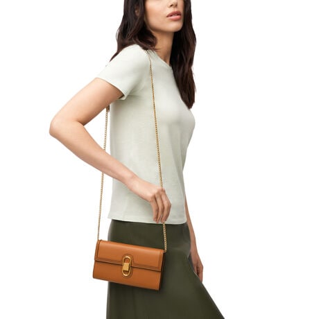 VoAVONDALEB̖̉̂悤ȃT}[p[eB̃C[W琶܂ꂽAThJ[̃NX{fBEHbgBȂ߂炩ȃOCU[gpAt@Xi[|Pbg1AXCh|Pbg2ANWbgJ[h6{܂B㎿̂`F[ÔŁANb`obOƂĂgтł܂BFossil̃U[íALeather Working GroupiLWGjʂĐӔĈÂxĂ܂BRNVFAvondale[\TCYFiPhone 14 Pro MaxSamsung Galaxy S22 Ultra܂ł̑S@TCYɑΉU[NX{fBEHbg19.7cm x 2.6cm x 11.5cmO\ȃ`F[NX{fBXgbv x 1̃fBe[Ft@Xi[|Pbg x 1AXCh|Pbg x 2ANWbgJ[h x 6̑fށFREPREVE 100% Đ|GXeA: Kiy FOSSIL ɂ zFOSSILitHbVj́AnƓƑnɃCXpCAꂽEL̃CtX^CANZT[uhłB𒴂Ĉ郌U[ObYAWG[AEHb`nĂ܂BׂĂ̊ɂāAMake Time For GoodiPnjƂɓw߁AlXnЉɃ|WeBuȕω炷悤gł܂B< mF >pbP[W͎ۂ̉摜ƈقȂꍇ܂BOɂ́AAɃLY≚݂ꍇ܂B炩߂Bp̃j^[Ɩ̉eɂAۂ̏iƐFقȂČꍇ܂B[i͕ۏ؏̑ƂȂ܂̂ŁA؂ɕۊǂĂ܂悤肢܂Bi^OɋLڂĂ鉿iɂ܂āAî݂̂Ăꍇ܂BɂAiɕ\Ă鉿iƈقȂ^OtĂꍇ܂A̔i͂ɉʂɕ\ꂽiƂȂ܂B܂悤A肢\グ܂B