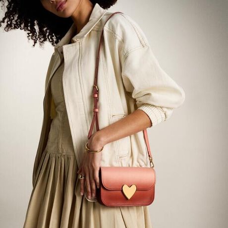 fIȃOf[VɎdグ_ȃNX{fBALENNOX X[tbvobOBOf[VH{㎿ȃU[gpA肰ȂVbNȕ͋CɎdグ܂B߉\ȃXgbvŎRɃX^COB̓t@Xi[|PbgAXCh|PbgANWbgJ[hAKi𐮗Ď[ł܂BS[hg[̃^p[cƃn[g^̗ߋÑbNoBǂȃV[ɂ􂷂Aĝ悢obOłBFossil̃U[íALeather Working GroupiLWGjʂĐӔĈÂxĂ܂BRNVFLennox[\TCYFiPhone 14 Pro MaxSamsung Galaxy S22 Ultra܂ł̑S@TCYɑΉU[AX[ tbvNX{fB20.4cm x }`5.8cm x 17.2cm߉\ȃNX{fBXgbv x 1̃fBe[FXCh|Pbg x 1At@Xi[|Pbg x 1ANWbgJ[h x 3̑fށFt@ubNA: Kiy FOSSIL ɂ zFOSSILitHbVj́AnƓƑnɃCXpCAꂽEL̃CtX^CANZT[uhłB𒴂Ĉ郌U[ObYAWG[AEHb`nĂ܂BׂĂ̊ɂāAMake Time For GoodiPnjƂɓw߁AlXnЉɃ|WeBuȕω炷悤gł܂B< mF >pbP[W͎ۂ̉摜ƈقȂꍇ܂BOɂ́AAɃLY≚݂ꍇ܂B炩߂Bp̃j^[Ɩ̉eɂAۂ̏iƐFقȂČꍇ܂B[i͕ۏ؏̑ƂȂ܂̂ŁA؂ɕۊǂĂ܂悤肢܂Bi^OɋLڂĂ鉿iɂ܂āAî݂̂Ăꍇ܂BɂAiɕ\Ă鉿iƈقȂ^OtĂꍇ܂A̔i͂ɉʂɕ\ꂽiƂȂ܂B܂悤A肢\グ܂B