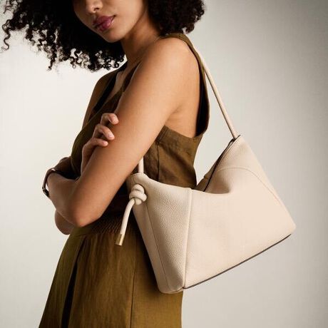 V[Ŷ肰ȂVbNȃU[V_[obOAWILLAoBojJ[̃U[gpA[bgH{PS[hg[̃^p[cƂŃmbg񂾃XgbṽfBe[ȂǁAÑfBe[ƃ~j}ȃCoX悭aAX^CbVȃACełBwʂ̃XCh|Pbg͕KiȒPɏoł܂B̂Ƃ[Xy[X̓t@ubNCjOAWbv|PbgtŕKi𐮗Ď[ł܂BFossil̃U[íALeather Working GroupiLWGjʂĐӔĈÂxĂ܂BRNVFWilla[\TCYFiPhone 14 Pro MaxSamsung Galaxy S22 Ultra܂ł̑S@TCYɑΉU[AV_[30.5cm x }`8.9cm x 22.9cmV_[Xgbv x 1ÕfBe[FXCh|Pbg x 1̃fBe[Ft@Xi[|Pbg x 1A: Kiy FOSSIL ɂ zFOSSILitHbVj́AnƓƑnɃCXpCAꂽEL̃CtX^CANZT[uhłB𒴂Ĉ郌U[ObYAWG[AEHb`nĂ܂BׂĂ̊ɂāAMake Time For GoodiPnjƂɓw߁AlXnЉɃ|WeBuȕω炷悤gł܂B< mF >pbP[W͎ۂ̉摜ƈقȂꍇ܂BOɂ́AAɃLY≚݂ꍇ܂B炩߂Bp̃j^[Ɩ̉eɂAۂ̏iƐFقȂČꍇ܂B[i͕ۏ؏̑ƂȂ܂̂ŁA؂ɕۊǂĂ܂悤肢܂Bi^OɋLڂĂ鉿iɂ܂āAî݂̂Ăꍇ܂BɂAiɕ\Ă鉿iƈقȂ^OtĂꍇ܂A̔i͂ɉʂɕ\ꂽiƂȂ܂B܂悤A肢\グ܂B