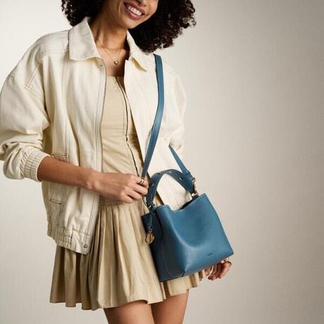 肰ȂN[ȏt̃oPbgobOAJESSIEoB㎿ȃhYu[U[gpAPS[hg[̃[bgX^bYƃ^p[cĎdグ܂B[h[uɌȂAg̗ǂX[NX{fBłB߉\ȃXgbvŁANX{fBƂĂgbvnhobOƂĂg܂Bɂ́AKi𐮗Ď[łXCh|PbgĂ܂BghɕサĂoPbgobO̒łAȂACełBFossil̃U[íALeather Working GroupiLWGjʂĐӔĈÂxĂ܂BRNVFJessie[\TCYFiPhone 14 Pro MaxSamsung Galaxy S22 Ultra܂ł̑S@TCYɑΉU[AX[oPbgNX{fB18.5cm x }`12.7cm x 17.8cm߁EO\ȃNX{fBXgbv x 1AV_[Xgbv x 1̃fBe[FXCh|Pbg x 1̑fށF|E^A: Kiy FOSSIL ɂ zFOSSILitHbVj́AnƓƑnɃCXpCAꂽEL̃CtX^CANZT[uhłB𒴂Ĉ郌U[ObYAWG[AEHb`nĂ܂BׂĂ̊ɂāAMake Time For GoodiPnjƂɓw߁AlXnЉɃ|WeBuȕω炷悤gł܂B< mF >pbP[W͎ۂ̉摜ƈقȂꍇ܂BOɂ́AAɃLY≚݂ꍇ܂B炩߂Bp̃j^[Ɩ̉eɂAۂ̏iƐFقȂČꍇ܂B[i͕ۏ؏̑ƂȂ܂̂ŁA؂ɕۊǂĂ܂悤肢܂Bi^OɋLڂĂ鉿iɂ܂āAî݂̂Ăꍇ܂BɂAiɕ\Ă鉿iƈقȂ^OtĂꍇ܂A̔i͂ɉʂɕ\ꂽiƂȂ܂B܂悤A肢\グ܂B