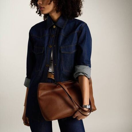 tbVŃ_ȃbÑ̖}XgnuACeAJESSIE U[ gbvWbvg[goB㎿ȃ~fBAuEU[ɃS[hg[̃^p[cA[͔Q̃g[głB㕔Ƀt@Xi[zĂAKiׂĎ[ł܂BXCh|Pbgƃt@Xi[tRp[ggŁAڂSBꂽ͋CƃbNX˔JESSIE g[ǵAt̂oɂ҂̃p[gi[łBFossil̃U[íALeather Working GroupiLWGjʂĐӔĈÂxĂ܂BRNVFJessie[\TCYF15C`m[gp\RU[g[g40.7cm x }`12.7cm x 24.2cmV_[Xgbv x 1̃fBe[Ft@Xi[|Pbg x 1AXCh|Pbg x 2̑fށFRbg100%A: Kiy FOSSIL ɂ zFOSSILitHbVj́AnƓƑnɃCXpCAꂽEL̃CtX^CANZT[uhłB𒴂Ĉ郌U[ObYAWG[AEHb`nĂ܂BׂĂ̊ɂāAMake Time For GoodiPnjƂɓw߁AlXnЉɃ|WeBuȕω炷悤gł܂B< mF >pbP[W͎ۂ̉摜ƈقȂꍇ܂BOɂ́AAɃLY≚݂ꍇ܂B炩߂Bp̃j^[Ɩ̉eɂAۂ̏iƐFقȂČꍇ܂B[i͕ۏ؏̑ƂȂ܂̂ŁA؂ɕۊǂĂ܂悤肢܂Bi^OɋLڂĂ鉿iɂ܂āAî݂̂Ăꍇ܂BɂAiɕ\Ă鉿iƈقȂ^OtĂꍇ܂A̔i͂ɉʂɕ\ꂽiƂȂ܂B܂悤A肢\グ܂B