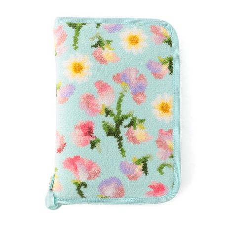 [^ԁF1I3825121138]Ȃ₩ȎpɗDCꂾuXEB[gXC[gs[ṽ}`P[XłB蒠f@AyȂǂƎ[ł܂Bt@Xi[|PbgāAӂȂǂ̕ۊǂɂ֗ȎdlɁBobO̒ɓ₷TCY͓Iȃ|CgBʉ@◷sȂǁAlXȃV[Ŋ􂵂܂BkwʕlkJlt@Xi[k|Pbglt@Xi[|Pbg~PAI[v|Pbg~2AJ[h|Pbg~8yPATTERN CONCEPTzSWEET SWEET PEAiXEB[gXC[gs[j`Dvo`Ƃɂ悭Ă̍DȃXC[gs[BōT߂ȂƂ낪ɎĂ܂B؂₩ȍɕ܂ȂvƁADɐG悤ȋC܂B͂̏íAʐ^ƕ̈ʒuقȂꍇ܂B̔zuɂĂ̂ẃA邱Ƃł܂B