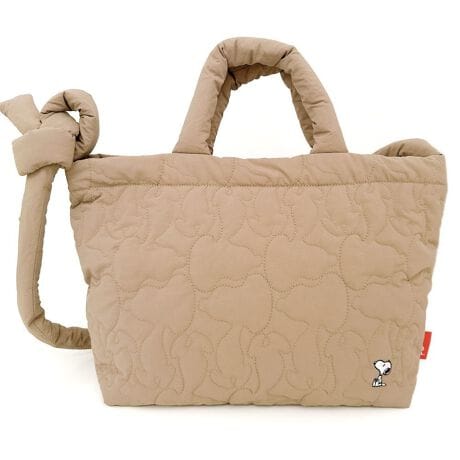 [^:1546965]A4TCY[\ȁu~fBAvB@@@ȃVGbg̋Cyđ̂ɓY_炩ȂA莩Bhbg{^J̌傫JAm̏oꂪX[Yɍs܂BtŁẢוłꂢȌ`L[vĂ܂B|PbgɕtROOTOTEIWiDl[ꂵ|CgB̂тɂ킢Bt[ŃANeBuɁBg[gobOV_[obO2waydlBӂӂ``̃V_[́AŒ߂\BRƂіڂANZgBwʂ̃[|Pbgɂ́ATbƏoꂵX}zȂǂĂ̂ŕ֗łBVCj[ȃubNVo[ƁAVHŕ̂}bgȃubNx[WBD݂̎ZNgĂ܂BN[ȔzFɂՂXk[s[X̃VGbgB{[nhV_[킹邱ƂŁAVѐŜly߂g[gobOɎdオ܂BPEANUTSfUCROOTOTEɂȂ܂BIgiył邱̃fUCBLeBÕp^[Xk[s[̃VGbgIӂӂ``̃V_[Xgbv|Cgł