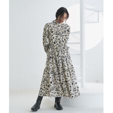 オードリーアンドジョンワッド(Audrey and John Wad)のバンドカラーティアードギャザーワンピース