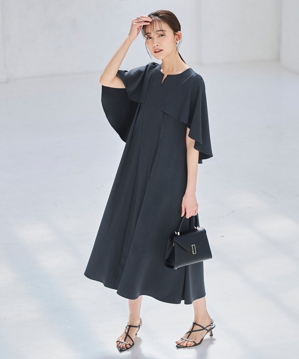 ERISABETTA FRANCHI ひざ丈ワンピース 七分袖 フレアワンピース ERISABETTA FRANCHI ひざ丈ワンピース 七分袖 Vネック シンプル