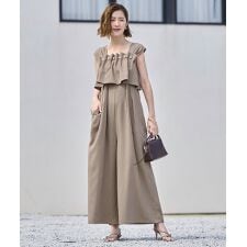 ルイルエブティック(RUIRUE BOUTIQUE)のフロントパールフレアサロペット