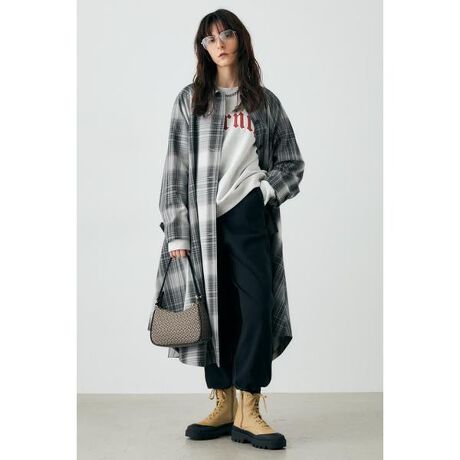 [^ԁF010FSS30-1330]yROUND HEM FLARE TRENCH COATzh[v̂fނgpAґɍLtAVGbgƊۂ݂̃C|Cg̃g`R[gBHDāAтɑfGɌ悤AgE⒅̕ʂɂĂ܂BIWiŐDグ`FbNA肰Ȃ₷ۂłBi摜̓Tv̂߁AFTCYAfނ̍̎dlɕύXꍇ܂̂ŁA\߂Bꕔ\񏤕iɂ܂Ă͐Y̓sɂ肨͂\XƑOシꍇ܂BǉYíAꕔ̓X܁Aʔ̂Ŕ̔̏ꍇ܂B\߂B