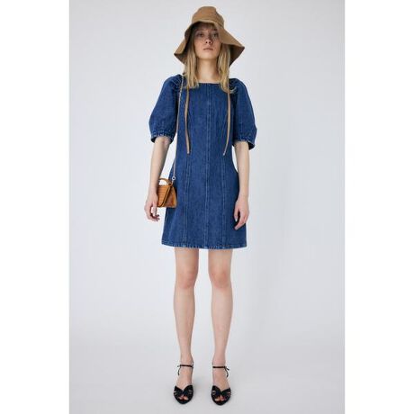 [^ԁF010GSK11-0210]yGATHER SLEEVE DENIM MINI DRESSz̓IȃMU[X[u|Cg̃fj~jhXB ̌`邽߂ɁAg͐؂ւAƂאg̃nVGbgɎdグ܂B ̓O؂ւɂ邱ƂŁAJWA_EČ悤1łB