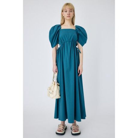 [^ԁF010GS730-2220]yTUCK VOLUME SLEEVE DRESSzEGXgJbgAEgꂽwV[1B{[̂鑳ƃobN{ŁAT}[[hY}`bNȃs[XB