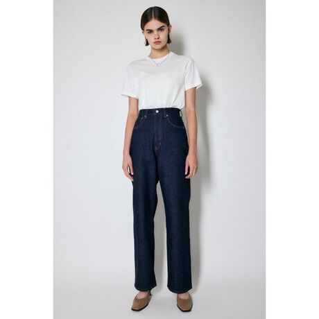 [^ԁF010GAA11-5350]yHW LOOSE STRAIGHT OWzVGbgɒ]̂HIGH WAIST LOOSE STRAIGHTONE WASHJ[oBfj炵^ê鐶n͔Z̔BƂmXgb`fނȂ̂ŁAVGbg炯̓IɔۂƂł܂BI[V[Y劈̖\ACełBZFfjׁ̈AFEFڂɂ͂ӉBFȂ򊴁FȂLkFȂnFȂXg[gfj