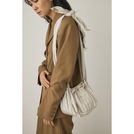 [^ԁF010IS355-4601]yM_ STRIPE TAPETIE KINCHAKU (S) ^ GA_[o[ XgCve[vВ (S)z|Cg{̂̃{΋ВɁAJΌ^ɂȂfUC~jobOBV_[e[v̌ѕŃnh̒𒲐āA΂߂A|A莝AɂΉ\B{傫߂ɍāAX^CÕ|CgɂBfBe[500mlx̐A傫߂̂zeʊłBfނɃI[KjbNRbggpAXgCvnɗntQdĂ̂^CvBîCɓo^CɓACe̍ēׁE݌1_Ȃǂ̒ʒm󂯎邱Ƃł܂BuĥCɓo^VACeׂ̓lCACe̍ēׁA߃gsbNXȂǁAuh̏󂯎邱Ƃł܂B[ӎ]ЊǗ̃J[\LĂA^ÕJ[\LƈقȂLڂƂȂĂꍇ܂Bi摜̐F́AO≮̌̏Ǝ˂pxɂƐFقȂꍇ܂BpA舵̍ۂ́AAeV^OmFB