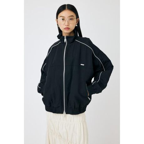 [^ԁF010ISS30-6951]yOVERSIZED RACING BLOUSON ^ I[o[TCY[VOu]z|CgX|[eB[ȃXg[g[h̃gbNWPbgB2024NH~V[YɓWJĂu]x[XɏtĎdlɃAbvf[g܂BfBe[\̓re[W̃V{̂iCnAɂ̓bVngpySnɂĂ܂BX^COXJ[g~j{gŊOX^COAgbhȃpcX^C킹߂łBîCɓo^CɓACe̍ēׁE݌1_Ȃǂ̒ʒm󂯎邱Ƃł܂BuĥCɓo^VACeׂ̓lCACe̍ēׁA߃gsbNXȂǁAuh̏󂯎邱Ƃł܂B[ӎ]ЊǗ̃J[\LĂA^ÕJ[\LƈقȂLڂƂȂĂꍇ܂Bi摜̐F́AO≮̌̏Ǝ˂pxɂƐFقȂꍇ܂BpA舵̍ۂ́AAeV^OmFB