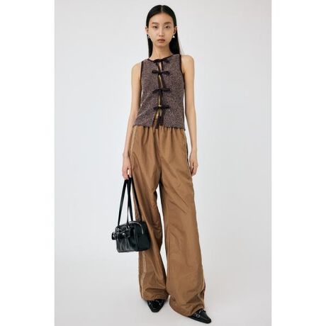 [^ԁF010HAS31-1531]yLINE WIDE PANTS ^ CChpczre[Ŵ郏bV[iCngpgbNpcłBVo[̃Ce[vANZgɂȂĂ܂BFȂ򊴁FȂLkFȂnFȂ