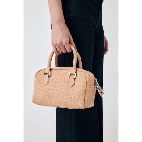 [^ԁF010IA355-4701]yF^CROCO MINI BOSTON BAG^ tFCN NR ~j {Xg obOz|CgfBe[V[vŃ[ĥ{LV[ȃtH̃{XgobOB{fBŜɂ̓NŘ^{AVvȂNXȈۂɎdグ܂Bڂ̓~j}łAƃ}`邱ƂŎ[͂ApƃfUCBX^COXbNX{Vc90sCNȃ~j}X^Cɂ߂łBLbvXj[J[킹ăJWA_EĂAobOŜLC߂Ɉ߂Ă܂BnFvBLKL^PNK͈قȂ鐶nłBgpĂ܂Bgp񐔂ɂ炸AԂ̌o߂Ƌɗ򉻂AЂъǍ܂Bꂪt܂܂̕u͗򉻂𑁂߂܂̂łӉBߓxȖC͎̔̌ɂȂ܂̂łBۊǂ͍A̓ȂꏊɕۊǂĉBZF͐Fꍇ܂BZW̔zFgݍ킹͔ĂBîCɓo^CɓACe̍ēׁE݌1_Ȃǂ̒ʒm󂯎邱Ƃł܂BuĥCɓo^VACeׂ̓lCACe̍ēׁA߃gsbNXȂǁAuh̏󂯎邱Ƃł܂B[ӎ]摜̏i̓TvłBۂ̏iƎdlAH኱قȂꍇ܂B摜̏i͌̏Ǝ˂pxAg̃j^[ɂAƐFقȂꍇ܂BpA舵̍ۂ́AAeV^OmFB