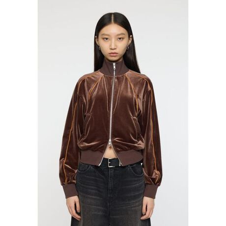 [^ԁF010IA480-3291]yVELOUR TRACK TOP^xAgbNgbvXz|CgxAfނȂł͂̏iȋPƉ͂̃gbNWPbgBpCsO邱ƂŁAVvȂꂽfUCɎdグ܂BfBe[Ȃ߂炩Ȏ̃xAgpÅpxŕς郊b`ȕ\BX^COfj͂AƂTCỸpcƍ킹ăYCNɒȂ̂߁BV[g̃{gƍ킹΁AHDƂďt܂Ŋ􂷂1łBîCɓo^CɓACe̍ēׁE݌1_Ȃǂ̒ʒm󂯎邱Ƃł܂BuĥCɓo^VACeׂ̓lCACe̍ēׁA߃gsbNXȂǁAuh̏󂯎邱Ƃł܂B[ӎ]摜̏i̓TvłBۂ̏iƎdlAH኱قȂꍇ܂B摜̏i͌̏Ǝ˂pxAg̃j^[ɂAƐFقȂꍇ܂BpA舵̍ۂ́AAeV^OmFB