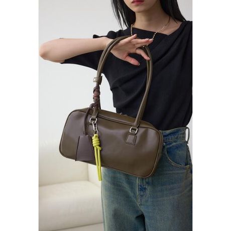 [^ԁF250ISB55-086J]}``[ZbgXNGAnhobO |CgzF̃`[ZbgɂȂgh̃ChVGbg̃nhobOBfBeB[̂鍇voB500ml̃ybg{gۂ錩ڈȏɑeʂȂ̂ꂵ|CgBgh̃`[lȔzFŃANZgɂȂ[hȈۂɁBJ[͂ǂȃX^COɂ킹₷ubNƑl̃ANZgJ[ɂ҂ȃJ[L2FWJBG}XgnuȃobOłBfރJrɂۊǂȒPȂ̂łBGꂽ܂܂ŒԕuȂfނƖȂ悤ɕۊǂĂBڐ邱Ƃ܂B`[͎O\BL[lbNXƂĂgp`[ƍṽ[v`[2_ZbgłB[ӎ]摜̏i̓TvłBۂ̏iƎdlAH኱قȂꍇ܂B摜̏i͌̏Ǝ˂pxAg̃j^[ɂAƐFقȂꍇ܂BpA舵̍ۂ́AAeV^OmFB