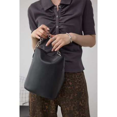 [^ԁF250ISC55-172J]3WAY`F[fUCobO |Cĝ鍇vfނɃ^`F[A[hȕ͋CYoPc^obOBfBeB[悢ƕ\ʊ̂鍇vfނgpAiƑ݊𗼗BoPc^̃tHɁA^`F[̎Ƒ߂̃V_[Xgbvgݍ킹邱ƂŁAꂽ[hX^CɎdグ܂BV[X^Cɍ킹Ďg\BRpNgɌă}`肠邽߁AX}zzA|[`Ȃǂ̕Ki܂[͂͂łBfC[g炨oX^C܂ŕL􂷂ACełBV_[E`F[nhEvnh3WAYdlBnh́AOiXJŒEł悤ɂȂĂAV_[dl̍ۂ́AfUC|CgƂĐ炵ĎgpĂBfރJrɂۊǂȒPȂ̂łBGꂽ܂܂ŒԕuȂfނƖȂ悤ɕۊǂĂBڐ邱Ƃ܂B[ӎ]摜̏i̓TvłBۂ̏iƎdlAH኱قȂꍇ܂B摜̏i͌̏Ǝ˂pxAg̃j^[ɂAƐFقȂꍇ܂BpA舵̍ۂ́AAeV^OmFB