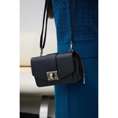 [^ԁF250IAC55-088K]^[bNtbvEHbgobO |CgS̓IɂƂfUCŃZ^[̃xgɌ݂o̊̂tH[hoBAZUL BY MOUSSYőD]ȃEHbgobOłBfBeB[RpNgȌڂȂA}`茩ڈȏ̎[͂|CgBɂ͎Oł邨zĂ̂ŁAƂo⃌W[ɂsb^BVvȃfUCȂ̂łǂȃX^COɂ킹₷V[Y킸ɂ߂̃ACełBfރJrɂۊǂȒPȂ̂łBGꂽ܂܂ŒԕuȂfނƖȂ悤ɕۊǂĂBڐ邱Ƃ܂B250ISB55-143J̃s[giłB[ӎ]摜̏i̓TvłBۂ̏iƎdlAH኱قȂꍇ܂B摜̏i͌̏Ǝ˂pxAg̃j^[ɂAƐFقȂꍇ܂BpA舵̍ۂ́AAeV^OmFB