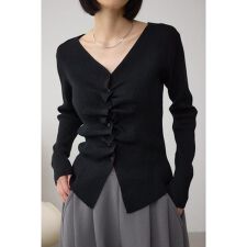 アズールバイマウジー(AZUL BY MOUSSY)のフロントギャザーVネックニット