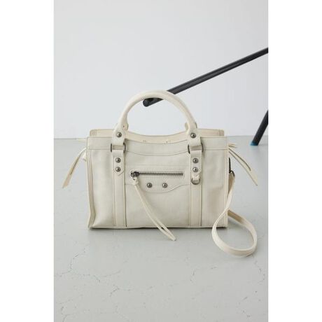 [^ԁF250JSC55-0041]tFCNU[nhobO|CgꂽtHƑ݊̂郁^p[cAR[fBl[gNXAbvnhobOB fBe[悢c̃tFCNU[gpÂdオɁBtg̃Wbv|PbgtW`[ANZgɂȂAfUCƎpB}`肠Az|[`[\BV_[XgbvtŁAnhEV_[2WAYŎĝ|CgB 舵̂ӔGꂽ܂ܕuȂfނƖȂ悤ɕۊǂĂBfސɂĂ͈ڐ邱Ƃ܂B[ӎ]摜̏i̓TvłBۂ̏iƎdlAH኱قȂꍇ܂B摜̏i͌̏Ǝ˂pxAg̃j^[ɂAƐFقȂꍇ܂BpA舵̍ۂ́AAeV^OmFB