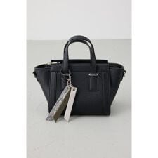 チャームセットトラペイズドバッグ